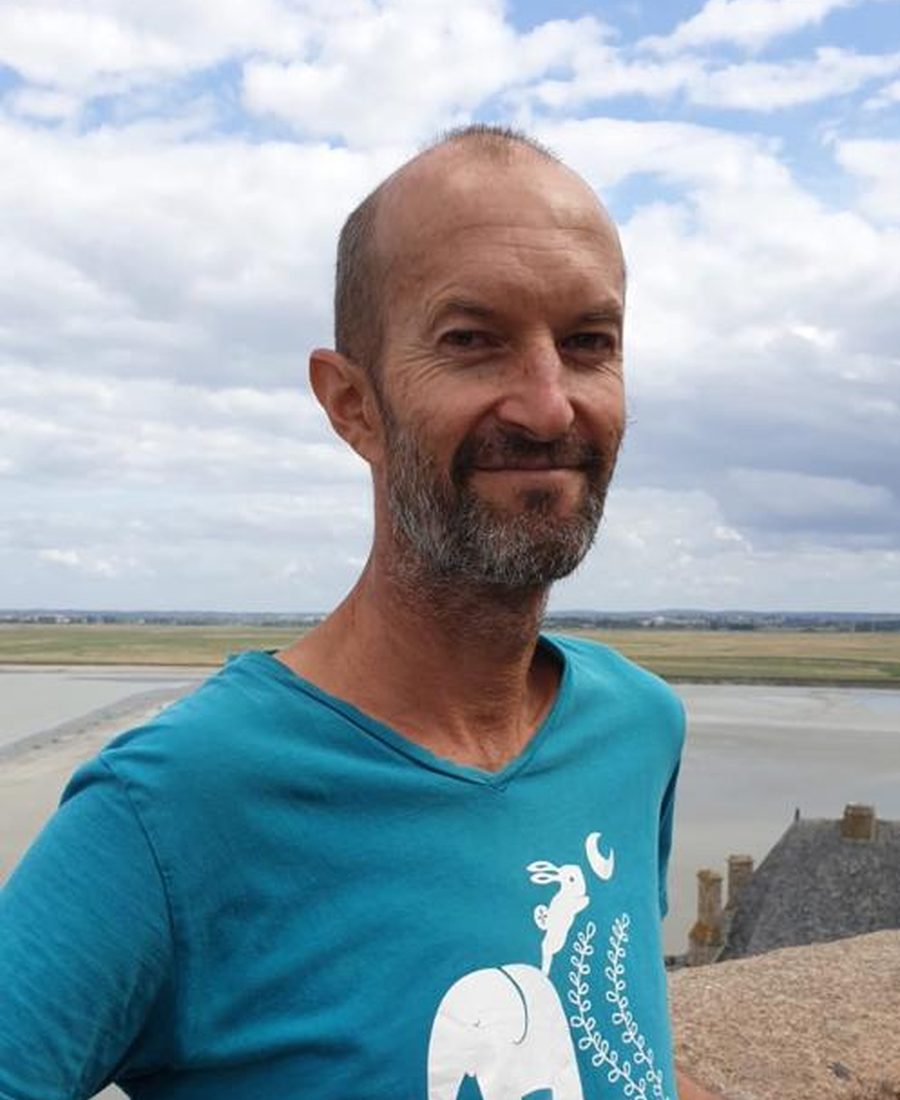 Portrait de Patrick Hoenner, naturopathe diplômé de l'École Plantasanté